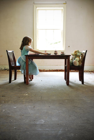 Young girl pretending to have tea with her stuffed rabbit/Tea Time with Aliceのeditorial素材