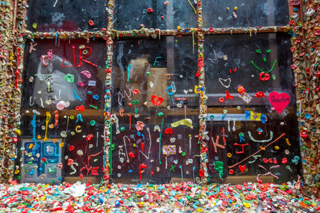 SEATTLE- JULY 5 : The Market Theater Gum Wall in downtown Seattle on July 5, 2014. It is a local landmark in downtown Seattle, in Post Alley under Pike Place Market. のeditorial素材
