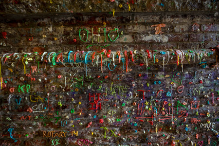 SEATTLE- JULY 5 : The Market Theater Gum Wall in downtown Seattle on July 5, 2014. It is a local landmark in downtown Seattle, in Post Alley under Pike Place Market. のeditorial素材