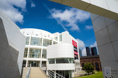 Atlanta - August 4 : High Museum of art in midtown Atlanta on August 4, 2014. Located on Peachtree Street in Midtown, the city's arts district, the High is a division of the Woodruff Arts Center.のeditorial素材