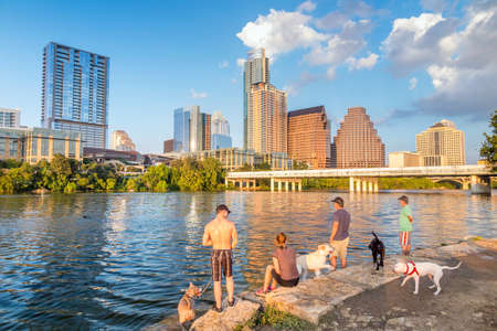 People and dogs with a view of Austin, Texas downtown skylineの写真素材