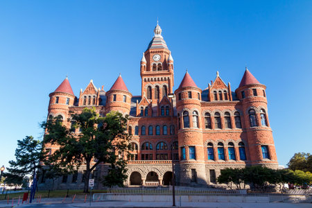 DALLAS-SEPTEMBER 24 : The Dallas County Courthouse also known as the Old Red Museum on September 24, 2014. IT built in 1892 of red sandstone rusticated marble accentsのeditorial素材