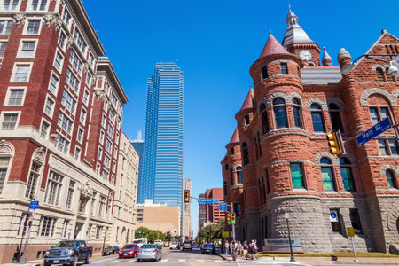DALLAS-SEPTEMBER 20 : The Dallas County Courthouse also known as the Old Red Museum on September 20, 2014. IT built in 1892 of red sandstone rusticated marble accentsのeditorial素材