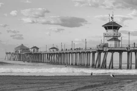The Huntington Beach pier at sunrise, CA black and whiteの写真素材