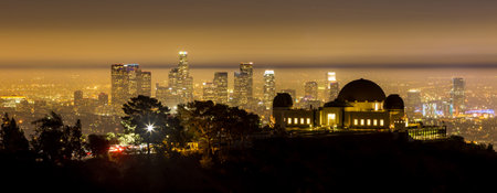 The Griffith Observatory and Los Angeles city skyline at twilight CAのeditorial素材