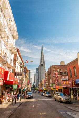 SAN FRANCISCO - October 22: Chinatown on October 22, 2014 in San Francisco, USA. San Francisco's Chinatown is one of North America's largest Chinatowns. It is also the oldest Chinatown in the USAのeditorial素材