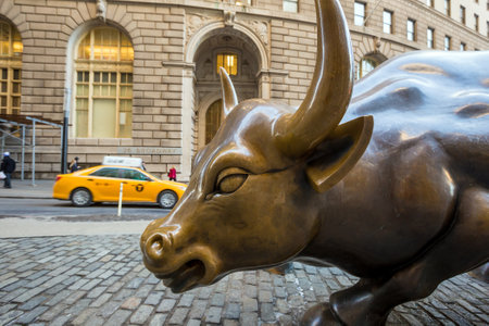 NEW YORK CITY - FEB 11: The landmark Charging Bull in Manhattan represents aggressive financial optimism and prosperity on February 11, 2015. in New York City.のeditorial素材