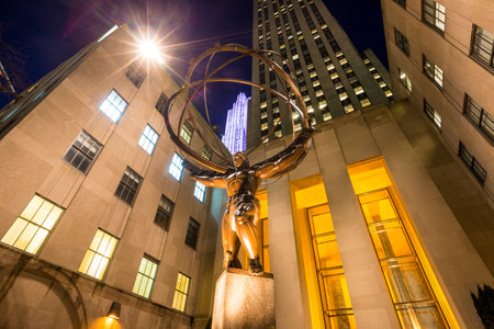 NEW YORK CITY - FEB 11: Atlas statue at Rockefeller Center in New York, NY on February 11, 2015. The statue was built by Lee Lawrie in 1937 and is the largest statue at the Rockefeller complex.のeditorial素材