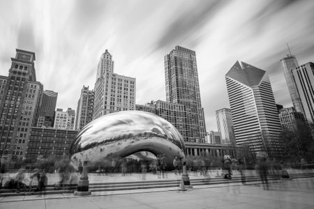 CHICAGO - April 10 : Millennium Park, Chicago on April 10, 2015. Cloud Gate, also known as the Bean is one of the parks major attractions. Admission is free.のeditorial素材