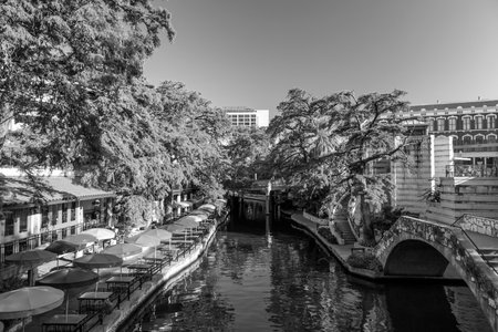 SAN ANTONIO, TEXAS, USA - SEP 27: Section of the famous Riverwalk on September 27, 2014 in San Antonio, Texas. A bustling place with many restaurants and bars.のeditorial素材