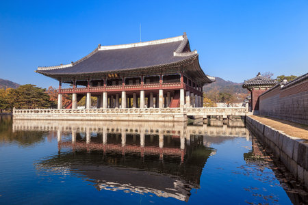 Gyeonghoeru Royal Banquet Hall, Gyeongbokgung Palace, Seoul, South Koreaのeditorial素材