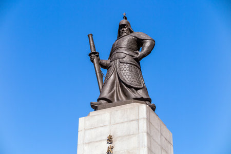 The statue of Yi Sun-Shin. Yi Sun-Shin was a famous naval commander who fought against the Japanese in the sixteenth century.のeditorial素材