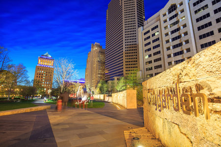 Public  Citygarden in downtown st. louis at twilightのeditorial素材