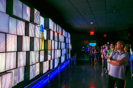 NEW YORK - MAY 29 : ONE  WORLD OBSERVATORY grand opening day on May 29, 2015. It  is open year round. Starting May 29th until September 7th from 9 a.m. until midnightのeditorial素材