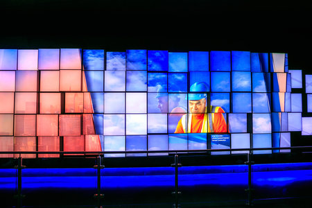 NEW YORK - MAY 29 : ONE  WORLD OBSERVATORY grand opening day on May 29, 2015. It  is open year round. Starting May 29th until September 7th from 9 a.m. until midnightのeditorial素材