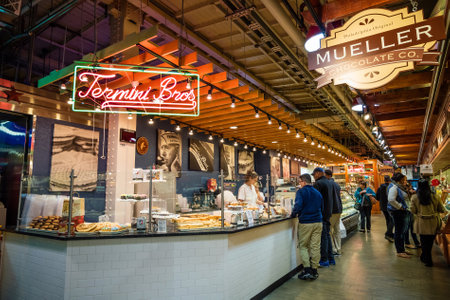PHILADELPHIA - OCT 20:Reading Terminal Market in Philadelphia, USA, on October 20, 2015. It is an enclosed public market found at 12th and Arch Streets in downtown Philadelphia.のeditorial素材