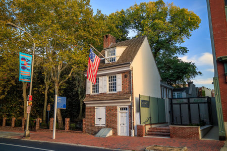 PHILADELPHIA - OCT 19: The historic Betsy Ross house tourism landmark with hanging American flag in Old City Philadelphia  on October 19, 2015.のeditorial素材