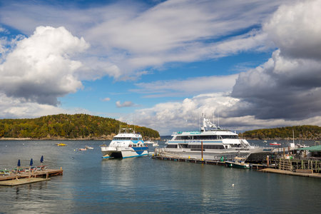 BAR HARBOR-OCT 17: Bar Harbor architecture in downtown near Frenchman Bay in Maine, USA on October 17, 2015.のeditorial素材