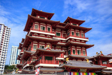 SINGAPORE - DECEMBER 13 : Buddha Toothe Relic Temple in Chinatown Singapore on December 13, 2015 in Singaporeのeditorial素材
