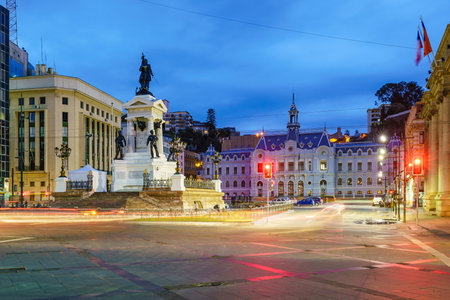 The Sotomayor square at Valparaiso, Chile at nightのeditorial素材