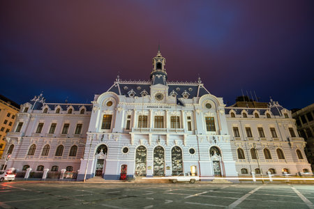 The Sotomayor square at Valparaiso, Chile at nightのeditorial素材