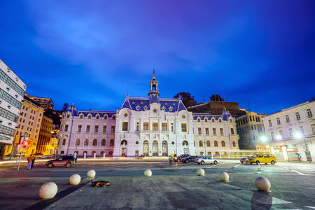 The Sotomayor square at Valparaiso, Chile at nightのeditorial素材