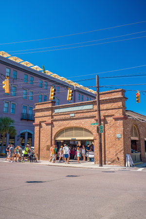 Charleston, South Carolina, USA - SEP 3: The historic Charleston City Market. As one of the nation's oldest public markets, visitors find more than 300 entrepreneurs. on September 3, 2016のeditorial素材