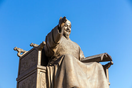 The statue of King Sejong in Gwanghwamun Square in Seoul, South Korea.のeditorial素材