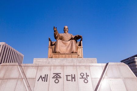 The statue of King Sejong in Gwanghwamun Square in Seoul, South Korea.のeditorial素材