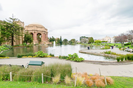 A view of the dome rotunda of the Palace of Fine Arts in San Francisco, California, United States of America.のeditorial素材