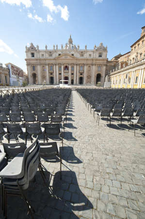 the facade of Saint Peter's Basilica, a masterpiece of italian renaissance architecture, situated in the center of Rome,. Seat of the Pope and principal landmark of the Vaticanのeditorial素材