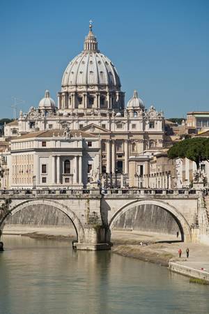 A view of the cathedral of Saint Peter in Vatican, seen from the Tiber, the river that crosses Romeのeditorial素材