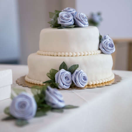 Rose decoration on a wedding banquet table