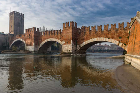 The medieval castle and bridge of Castelvecchio, in the old town of Veronaのeditorial素材