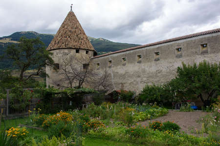 The medieval ramparts and gates of the village of Glurns in Vinschgauのeditorial素材