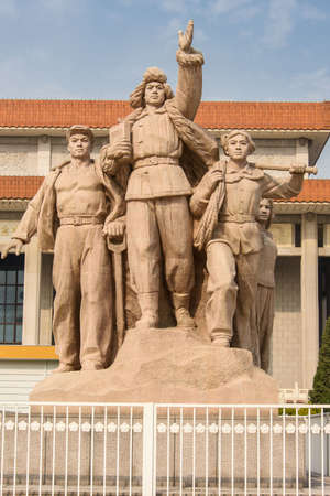 Statue representing the Communist People in front of the Mausoleum of Mao in Tienanmen Square, Beijingのeditorial素材