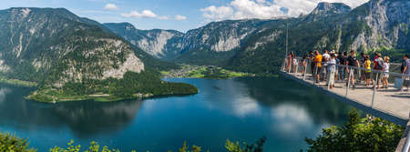 HALLSTATT, AUSTRIA - 1 AUGUST, 2019: Viewpoint at the top of Hallstattersee in the heart of Salzkammergutのeditorial素材