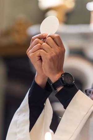 The elevation of the Sacramental Bread during the catholic liturgyの写真素材