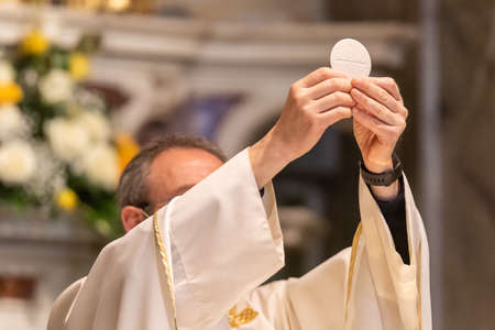 The elevation of the Sacramental Bread during the catholic liturgyの写真素材