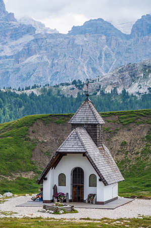 Little chapel on the trails of Pralongia in Val Badia, in the heart of Dolomitesの写真素材
