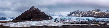 Icebergs coming from Vatnajokull located on the Diamond Beach near Jokulsarlon, in South Icelandの写真素材
