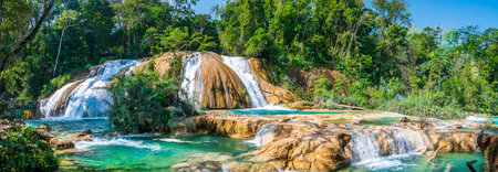 The Cascadas de Agua Azul (Spanish for "Blue Water waterfall") are a series of waterfalls found on the Xanil River in the southern Mexican state of Chiapasの写真素材