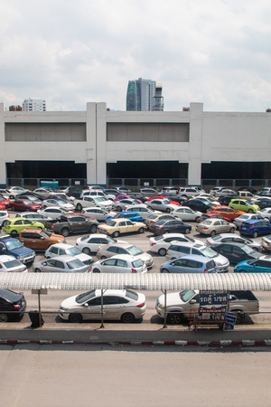 Bangkok Thailand-22 Oct 2018 : car park have many cars in row are tidyのeditorial素材