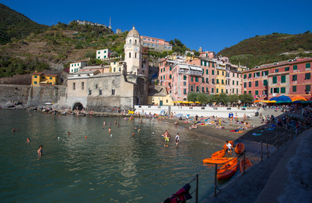 View of Vernazza, 5 Terre, La Spezia province, Ligurian coast, Italy.のeditorial素材