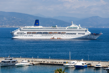 Oriana P & O cruise ship in Port of Santa Margherita Ligure, Genoa (Genoa) province, Ligurian Riviera, Italy.のeditorial素材