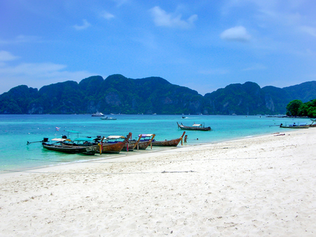 PHI PHI ISLANDS, THAILAND - APRIL 07, 2009: Long-tail boats on a beach of Koh Phi Phi Don, Phi Phi Islands, Thailand, Asiaのeditorial素材