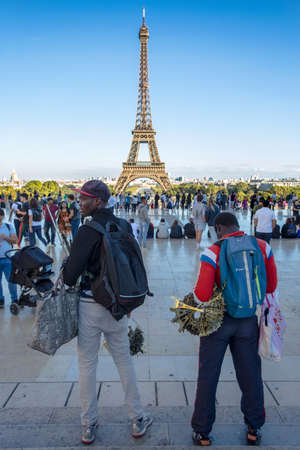 PARIS, FRANCE, SEPTEMBER 7, 2018 - African immigrants sell souvenirs of small Eiffel Tower At Trocadero, in Paris, Franceのeditorial素材