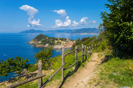 Pathway above the "Baia del Silenzio" (Bay of Silence) in Sestri Levante, Ligurian coast, Genoa province, Italy.の写真素材