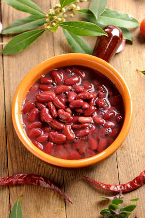 Baked beans in tomato sauce in a potの写真素材