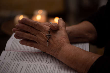 The woman prays in the bible